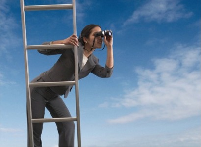 woman-climbing-success-ladder